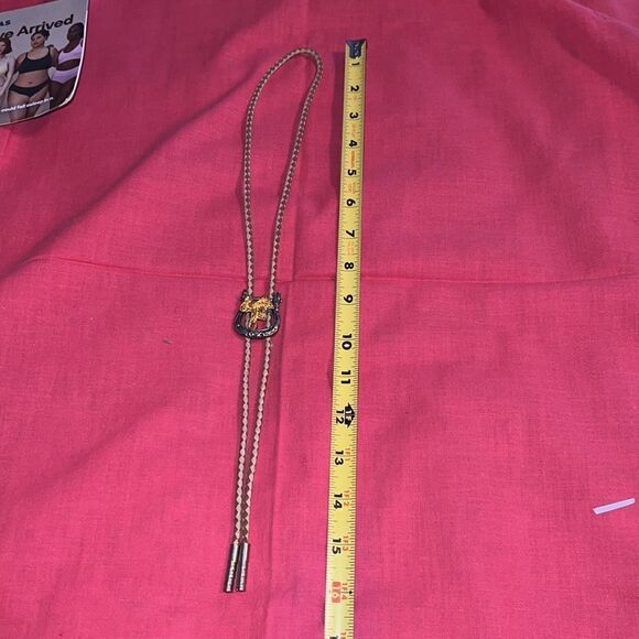 Bolo tie, western motif with saddle. - Picture 3 of 4